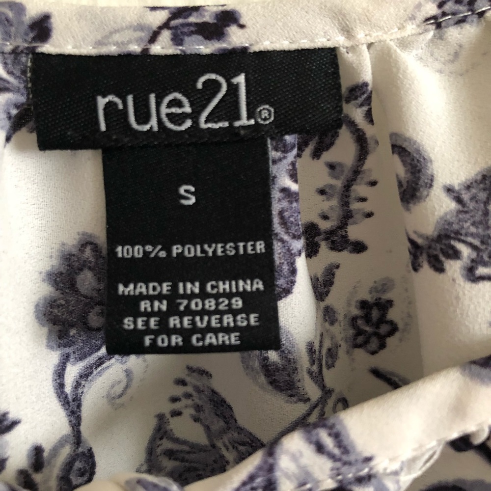 Patterned Blouse. - Picture 5 of 7
